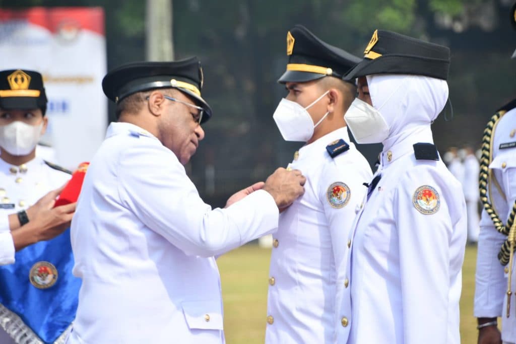 Lulusan & penempatan kerja IPDN