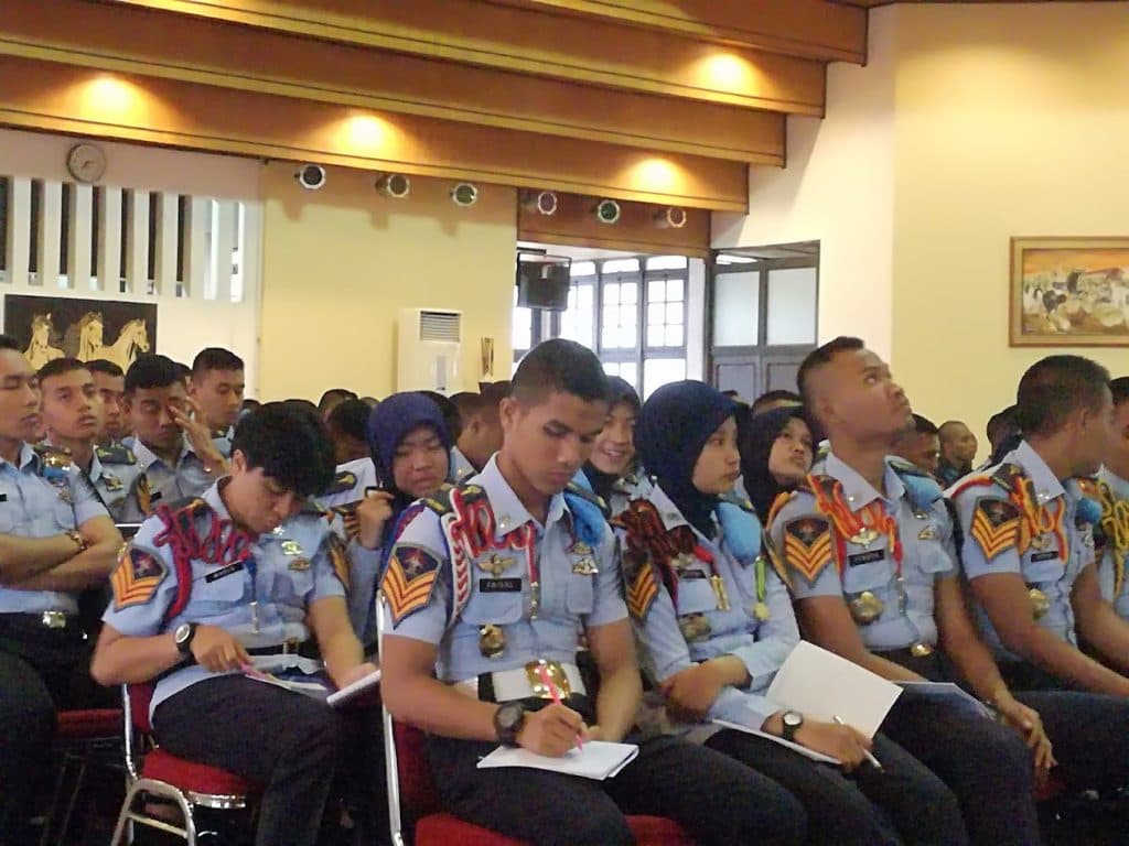 Lulusan & penempatan kerja POLTEKIMIPAS